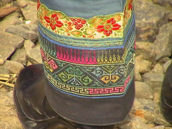 Jpeg 59K Detail of man's festival trousers in Songtao Miao Autonomous County, Tongren Prefecture, Eastern Guizhou Province, 5 February, 2004.