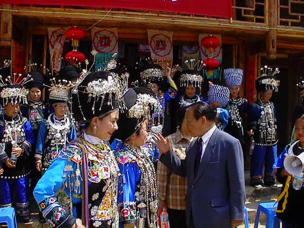 Jpeg 57K Festival in Songtao Miao Autonomous County, Tongren Prefecture, Eastern Guizhou Province, 9 May, 2004.