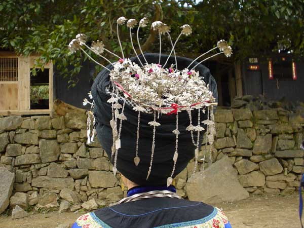 Jpeg 47K Back view of the silver decorations on the headdress of a Miao girl at a festival in a village in Songtao Miao Autonomous County, Tongren Prefecture, eastern Guizhou Province. 