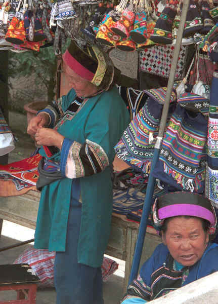 Sani traders waiting for custom - Stone Forest, Shilin, Stone Forest county, Yunnan province 0010a17.jpg