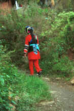 Jpeg 43K One of the Sani workers returning to the village - Stone Forest, Shilin, Stone Forest county, Yunnan province 0010b01.jpg