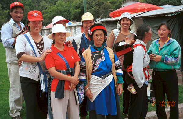 The Sani traders against whom we enjoyed pitting out wits - Stone Forest, Shilin, Stone Forest county, Yunnan province 0010b10.jpg