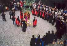 to Jpeg 58K e24e 29 February 2004, the fourth day of the fertility festival in Langde village, Guizhou province. The villagers started to dance to lusheng and bronze drum and a magical tree was planted in the centre of the ground. Men and women in festival dress danced together, the girls wearing plenty of silver. All the girls who had married into other villages or places also came back for the dancing. Everyone from the village joined in the dancing, whether rich or poor, male or female, young or old. 