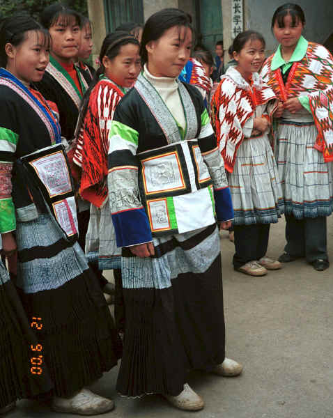 Side Comb Miao girls in the long skirts and Big Flower Miao girls in the red capes - Xian Ma village, Hou Chang township, Puding county, Guizhou province 0010x20.jpg