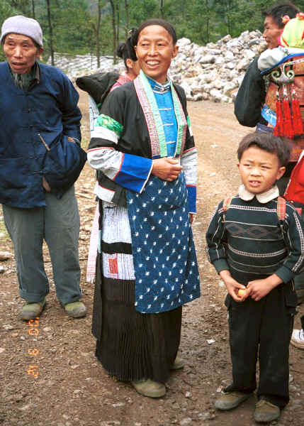 Side Comb Miao family - Xian Ma village, Hou Chang township, Puding county, Guizhou province 0010y16.jpg