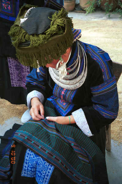 Black Miao girl working on the border which goes on the bottom of a woman's skirt - Zuo Qi village, Min Gu township, Zhenfeng county, Guizhou province 0010q36.jpg