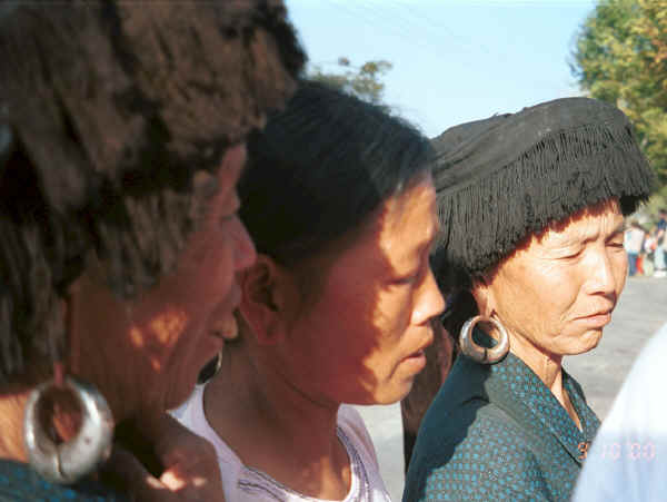 Black Miao women, Zuo Qi village, Min Gu township, Zhenfeng county, Guizhou province 0010r03.jpg