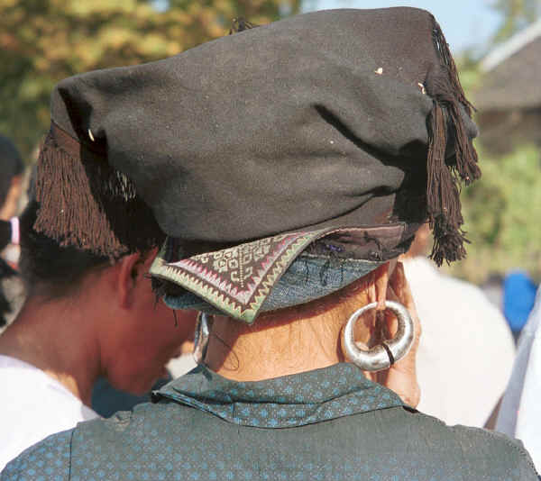 Back view of Black Miao woman, Zuo Qi village, Min Gu township, Zhenfeng county, Guizhou province 0010r04.jpg