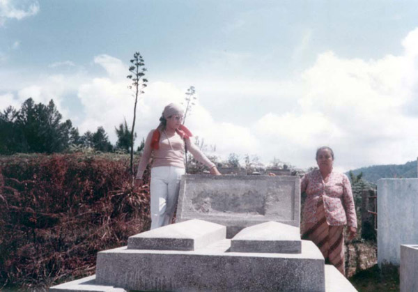 The graves of Jakobus L. Tobing and his wife Nai Horja in the Silindung valley after the reburial. Their great grandaughter, Vera, is shown standing on the edge of the graves and her mother, Tianur br. Hutabarat is shown to the right of the photo. Tianur is the wife of Tahi Sumurung L. Tobing, the eldest son of Theodorik and Ernestina. Vera is the eldest child of Tianur and Tahi. Simon, shown above is her eldest brother.