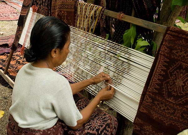 tying ikat with palm frond in Sikka village