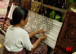 to 76K Jpg - tying ikat with palm frond in Sikka village