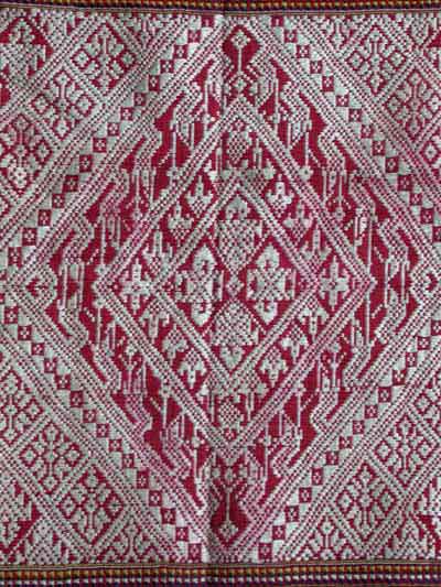 Jpeg 90K Silk woven diamond as part one end of a pha biang collected in Chiang Rai in 1988 and possibly from the first half of the 20th century.
