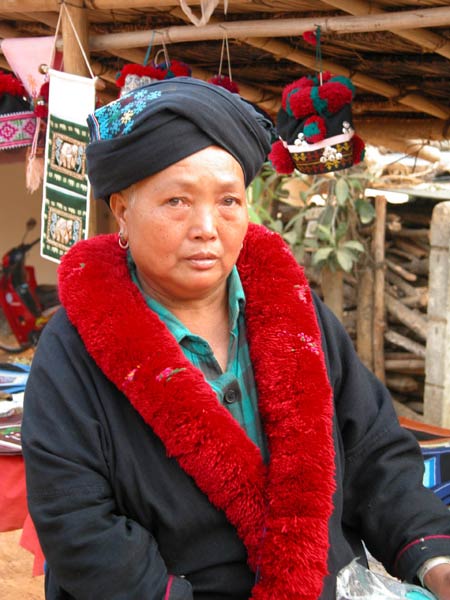 Jpeg 52K Yao woman in a village near Chiang Rai  3241