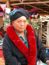 to Jpeg 52K Yao woman in a village near Chiang Rai  3241