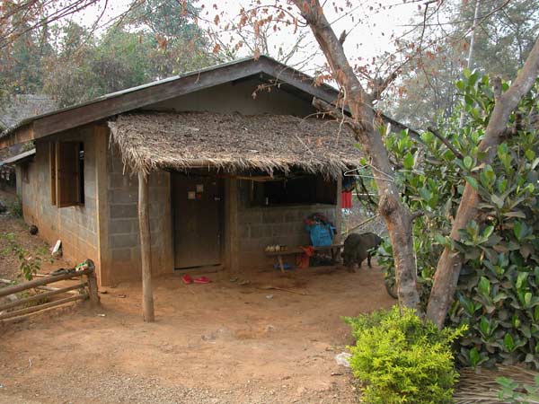 Jpeg 56K A house in a Yao village near Chiang Rai   3242