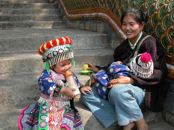 Jpeg 59K White Hmong little girl and baby brother with their mother  3312