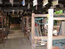 to Jpeg 54K Hand weaving looms at Baan Rai Pai Ngarm textile museum 3360