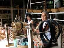 to Jpeg 59K Winding the indigo dyed cotton thread at Baan Rai Pai Ngarm textile museum  3362