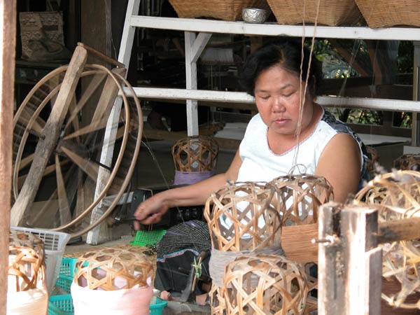 Jpeg 56K Winding thread onto spools at Baan Rai Pai Ngarm textile museum  3363