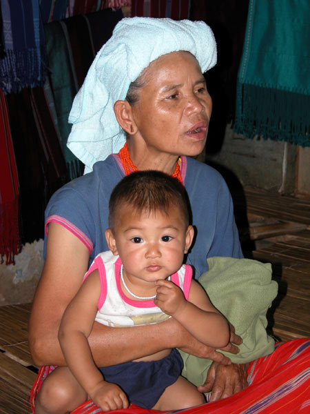 Jpeg 58K A Karen woman and young boy in a village on Doi Inthanon 3383