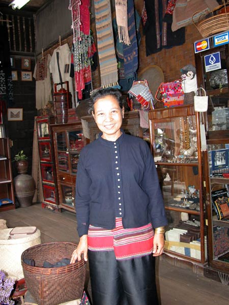 Jpeg 60K Bunrin ('Rin') Thongdeelert in her gallery Pa ker Yaw in Chiang Mai 3472