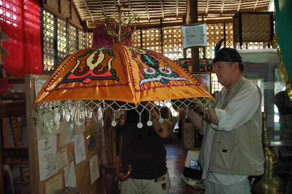 Jpeg 60K Nick Fielding examining a locally made parasol at the Aljamelah Inaul Weaving and Sewing Center - Mindanao, 2007 