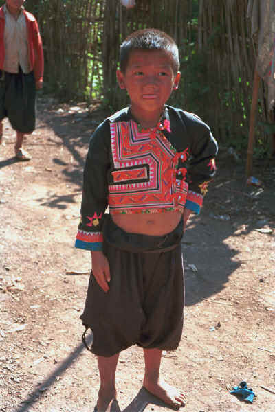 Blue Hmong boy in a village on Doi Chiang Dao along the road from Chiang Mail to Fang 8812n32