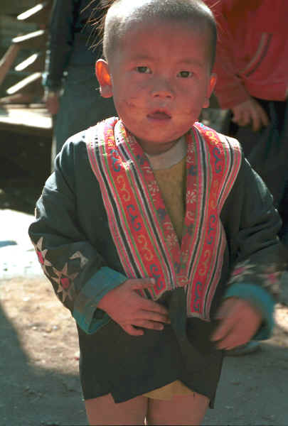 Blue Hmong little girl in a village on Doi Chiang Dao along the road from Chiang Mai to Fang 8812n34