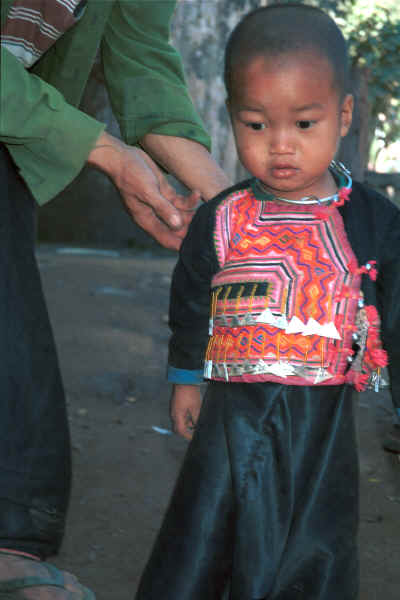 Blue Hmong little boy in a village on Doi Chiang Dao along the road from Chiang Mail to Fang 8812o02