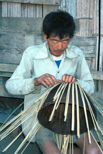 Sgaw Karen man weaving a basket at a village along the Mae Kok river between Tha Thon and Chiang Rai in northern Thailand 8812o30.jpg