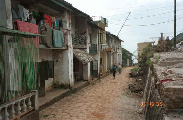 Jpeg 28K One of the streets of Sa Pa, Lao Cai Province 9510H32.JPG