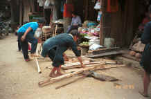 to Jpeg 30K Black Hmong workmen in the streets of Sa Pa, Lao Cai Province 9510I19.JPG