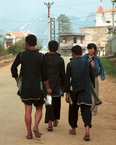 to Jpeg 31K Black Hmong young men walking home from Sa Pa, Lao Cai Province.  Note the various styles to wear the trousers! 9510I22.JPG