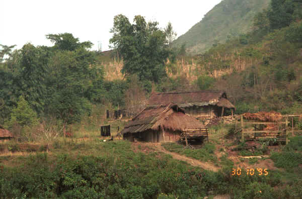 Jpeg 30K Black Hmong houses in the hills around Sa Pa, Lao Cai Province 9510I34.JPG