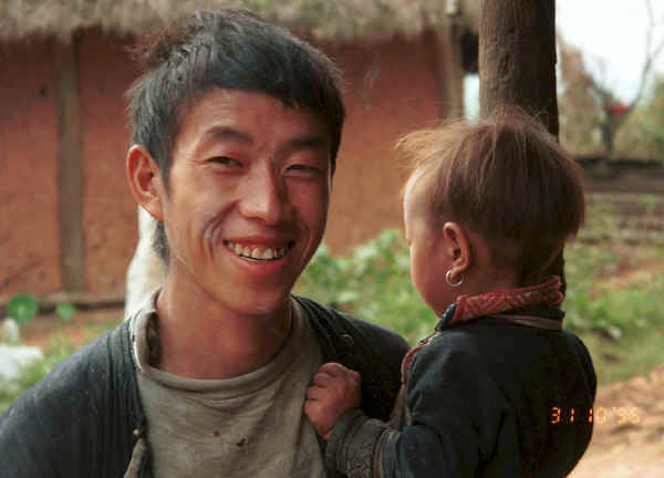 Jpeg 22K Black Hmong father and young son in the hills around Sa Pa, Lao Cai Province. 9510J09.JPG