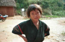 to Jpeg 26K Black Hmong girl near a school in the hills around Sa Pa, Lao Cai Province 9510J10.JPG