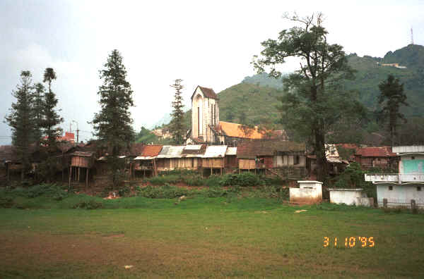 Jpeg 26K French built church in Sa Pa, Lao Cai Province 9510K23.JPG