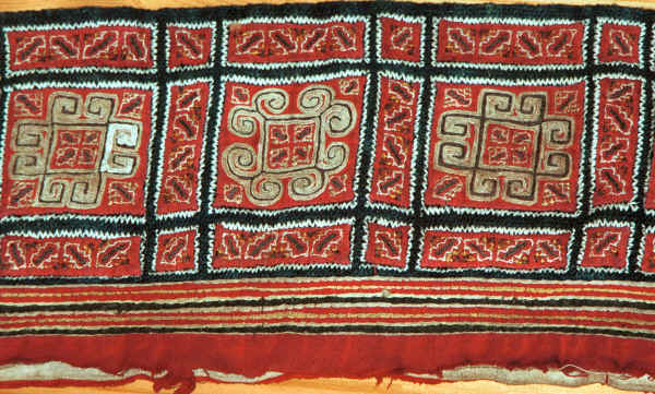 Jpeg 53K The embroidered underside of a collar cut off a Black Hmong sleeveless jacket purchased from a Black Hmong woman in Sa Pa, Lao Cai Province 9511A25.JPG