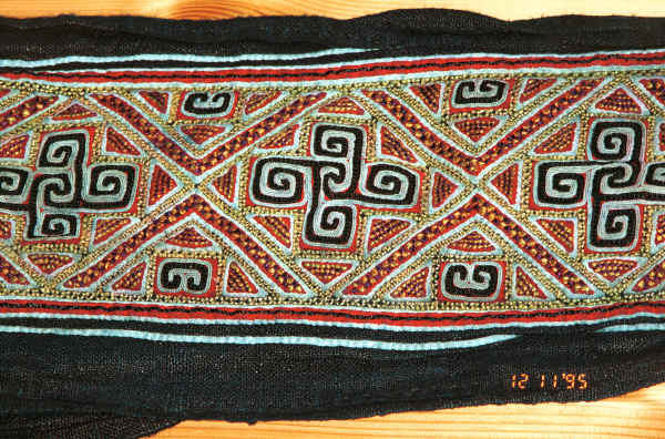 Jpeg 59K Black Hmong woman's embroidered sash purchased from a Black Hmong woman in Sa Pa, Lao Cai Province 9511A27.JPG