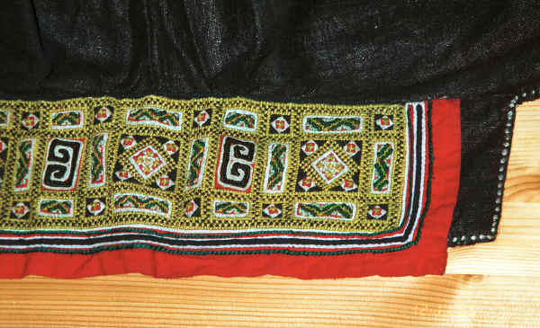 Jpeg 40K Embroidered underside of a collar on a Black Hmong boy's sleeveless jacket.  This was purchased in Hanoi but similar to those from Black Hmong groups in the Sa Pa area, Lao Cai province 9511A29.JPG