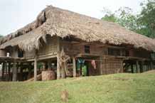 to Jpeg 42K 9511A07 A house in Luong village on the road from Sa Pa to Lao Cai town, Lao Cai province. 