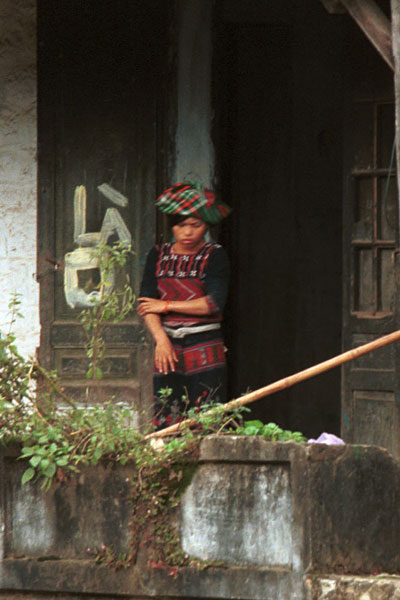 53K Jpeg 9510I12  Phula, Xa Pho girl in Sa Pa, Lao Cai Province, north west Vietnam. Note the wool embroidery and Jacob's tear seeds on the blouse.